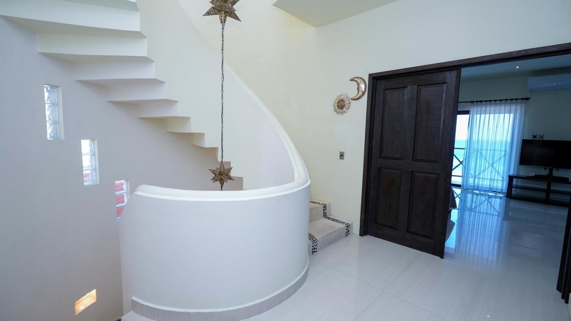 Casa Javi- Ocean Front Located Mid Isla Mujeres Villa Exterior photo